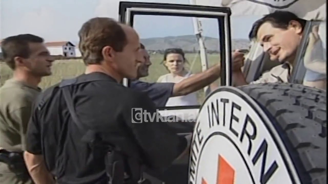 UÇK liron kater te burgosur maqedonas - (25 Gusht 2001)