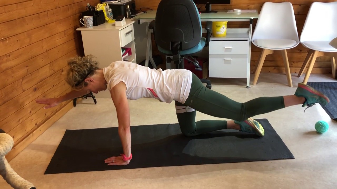 Superman exercise - how to do the Pilates move correctly