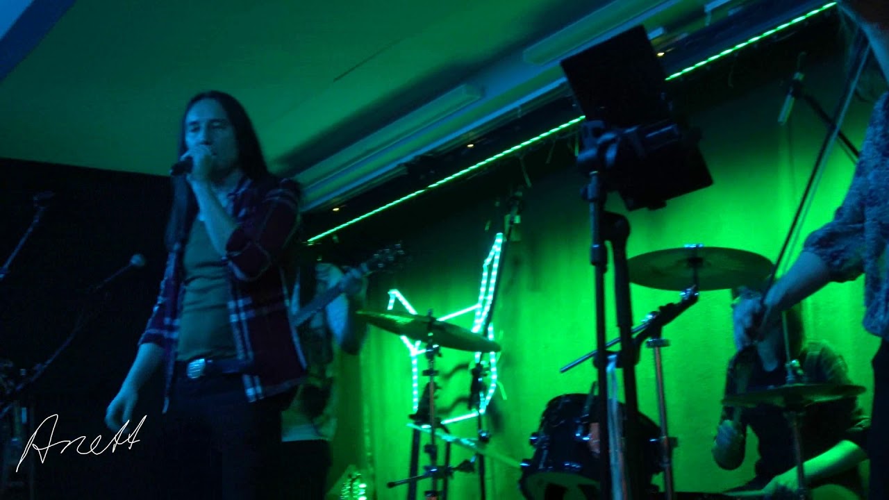 larkin am 28.12.2018 in Hellersdorf-Die Kiste mit fields of athenry