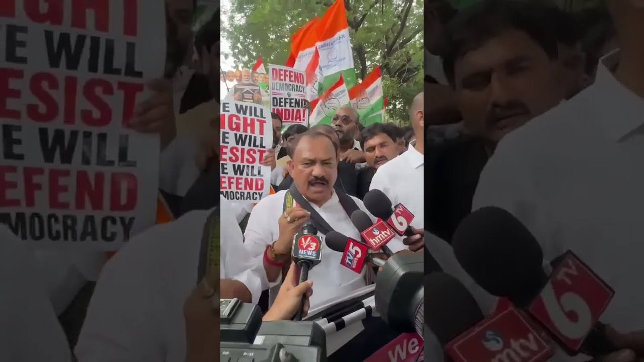 Chalo Rajbhavan karyakramam Congress pelupu