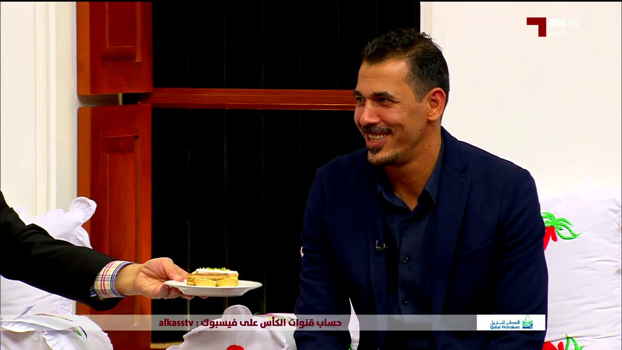 خالد جاسم راعي المجلس يشكر جميع من قدم الحلويات والاطياب والقهوة لمجلس قناة الكأس والضيوف