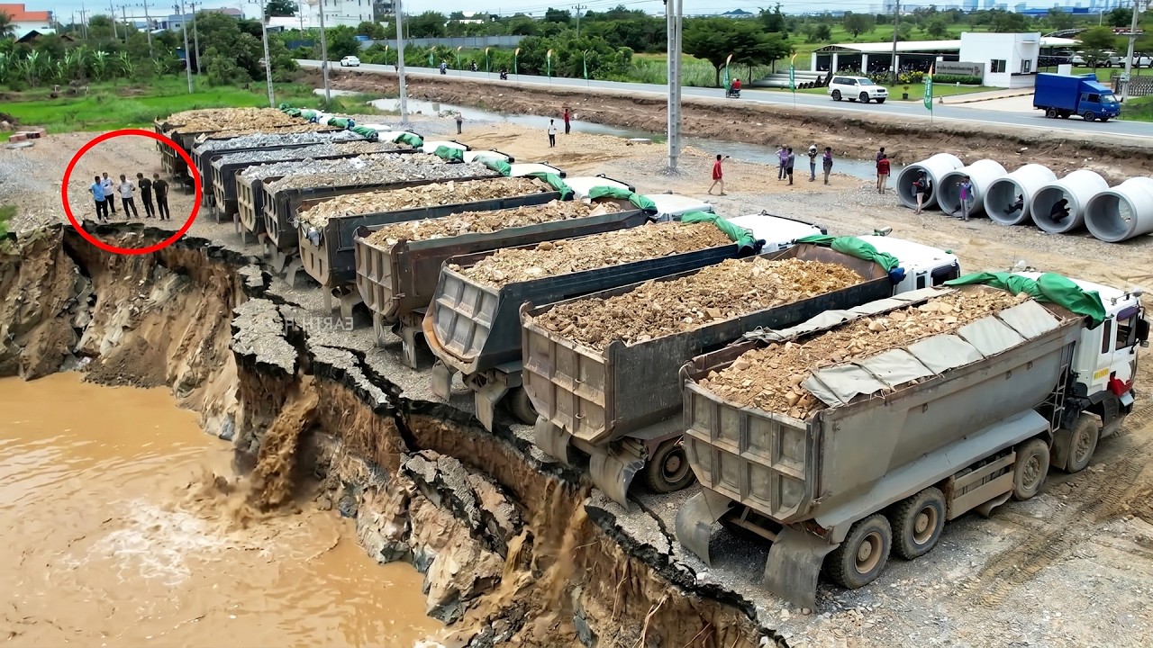 Smooth 25 Ton Dump Trucks Operation Transport ensuring timely delivery to construction sites