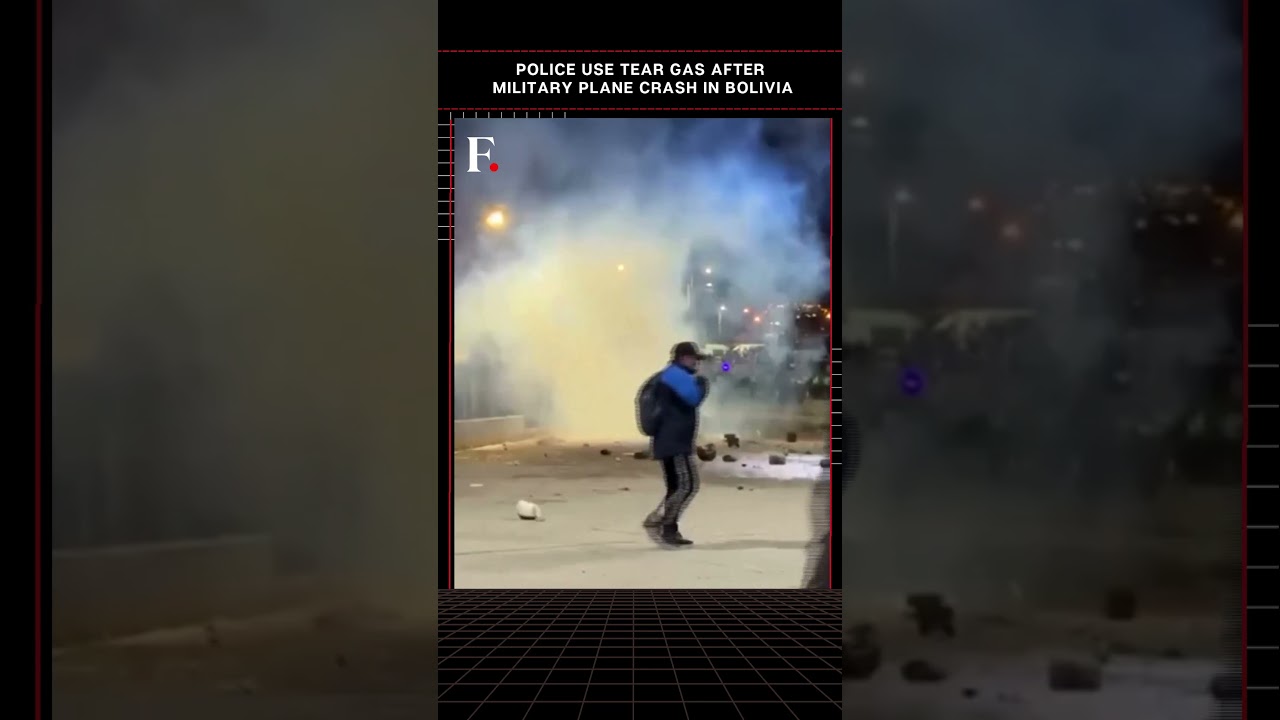 #FirstpostNews: Bolivian Police Fire Tear Gas To Disperse Crowd Collecting Bank Bills On Road | N18G