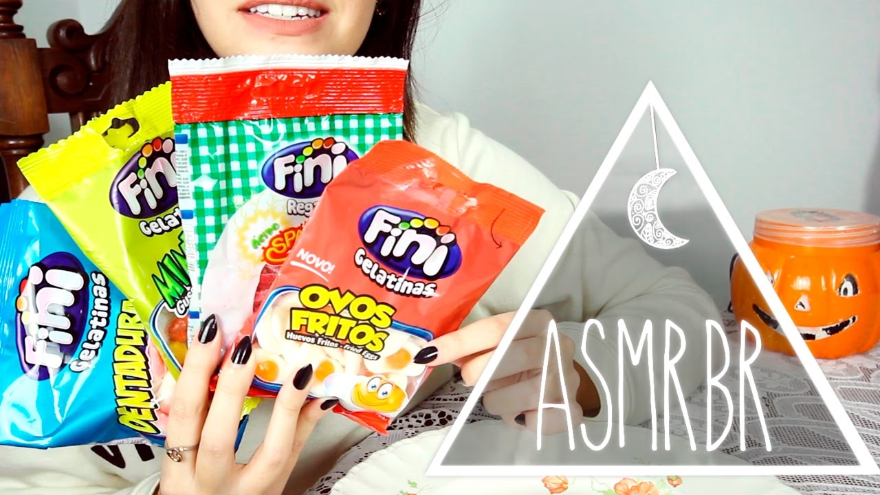 [ASMR PORTUGUÊS] 🎃 HALLOWEEN #1 - Doçuras... 🍬 (Sons de Plástico & Mouth/Eating Sounds)