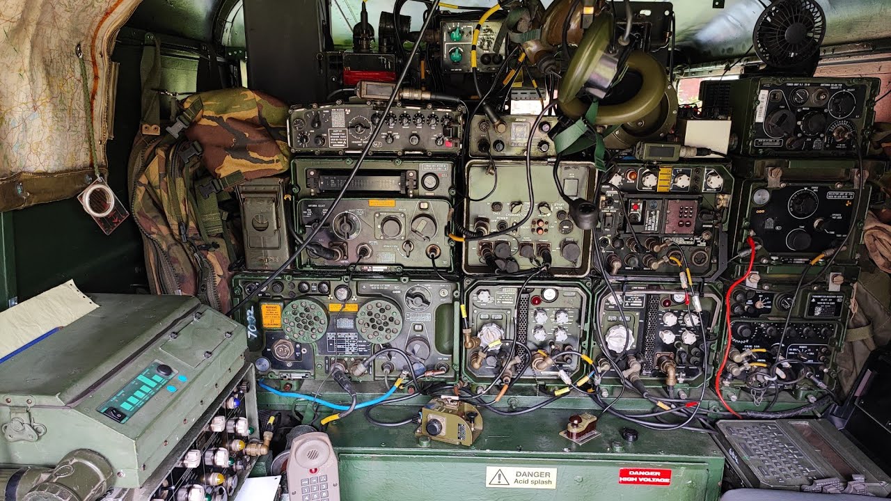 UK Army Radio Comms Landover 1980 Fully Loaded