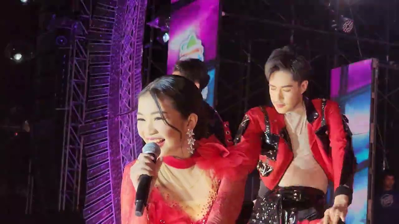 ชอบไหม - #น้องฮักแพง #สาวน้อยลำเพลินshow แสดงสด งานพระสมุทรเจดีย์