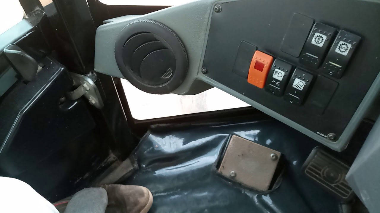 Dando aula ,Olha so a cabine da par carregadeira 924h