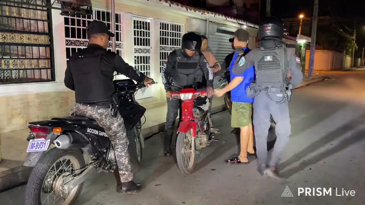 Muchos detenidos en el recorrido de la policía por barrios de San Francisco de Macorís 