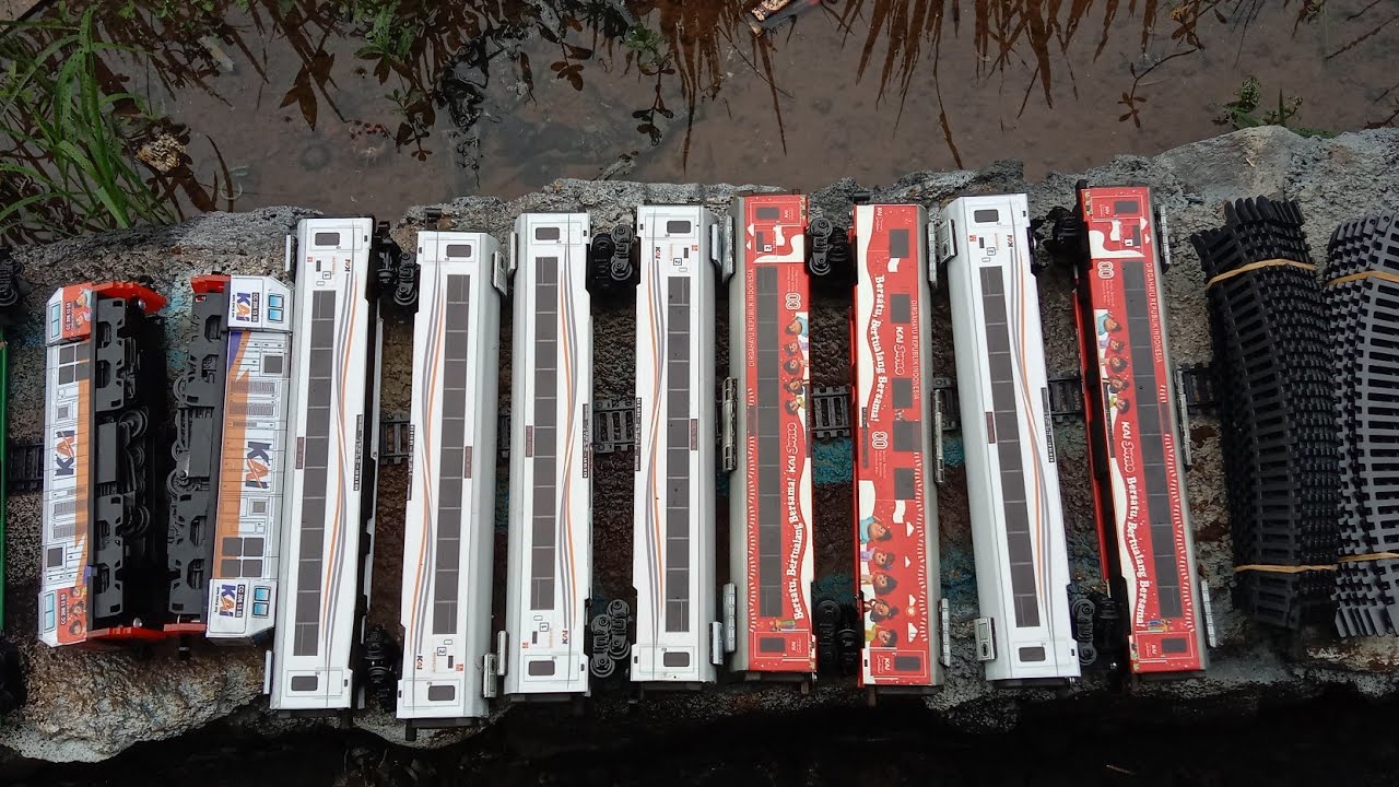 MULUNG MINIATUR KERETA DAPAT LOKOMOTIF CC 206 HUT RI 80 DAN CC 206 KAI