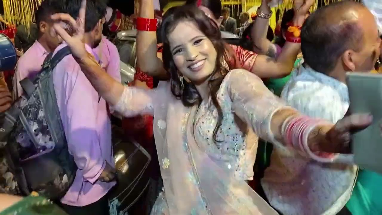 बारात में बारातियों ने मचाया खूब हुड़दंग   दिल्ली बुराड़ी में#garhwalivlogger 