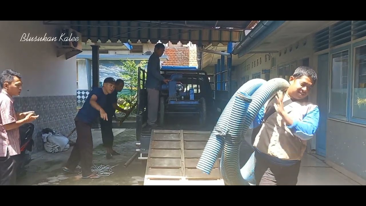 PENGEMBALIAN POMPA AIR YANG DIPINJAM OLEH PETANI DESA SIDANEGARA JALAN RINJANI CILACAP KOTA 