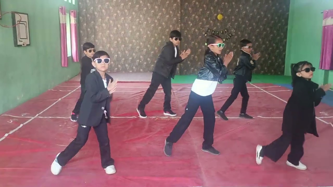Tukur Tukur dekh jara dence 