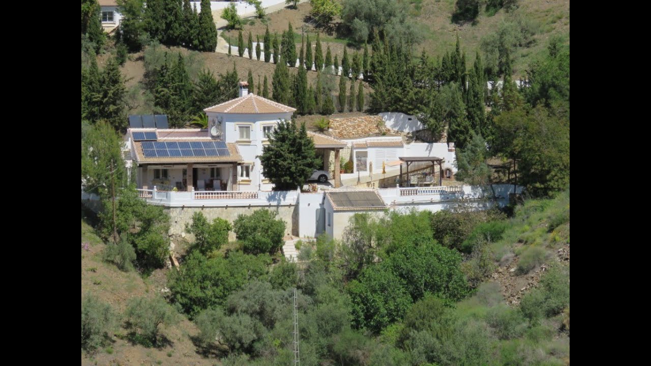 *UNDER OFFER* 4 Bedroom 3 Bathroom Villa Near Cómpeta. Pool & Guest Annexe. Initial Price €349,000