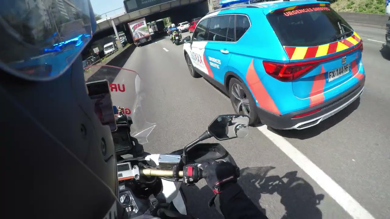 JE DOUBLE LA POLICE 😲