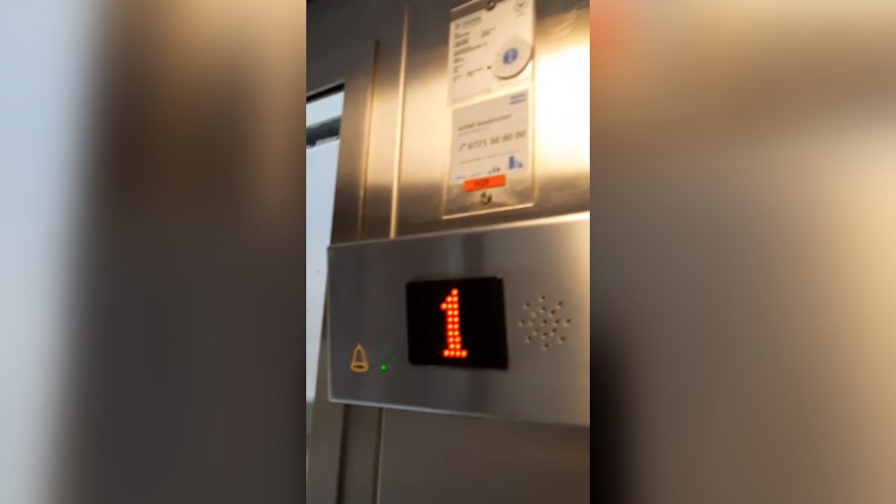 Andra Amsler Hiss Dragkraft @ Cityterminalen, Stockholm, Sverige