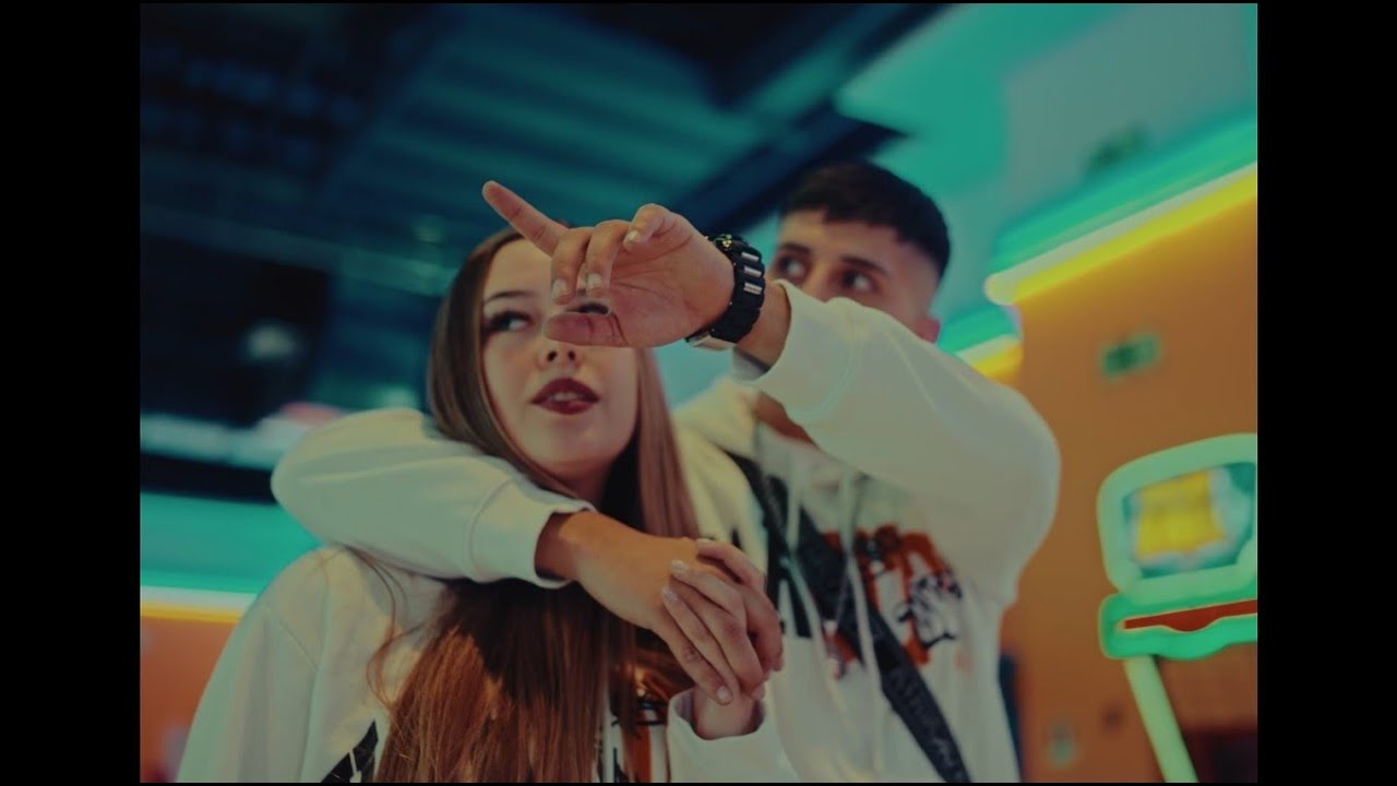 VOLANDO Y FLOTANDO - STYLEE (VIDEO OFICIAL)