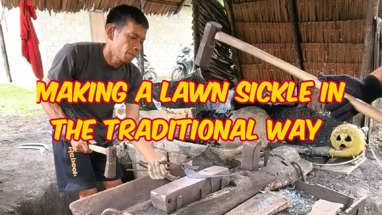 Making a lawn sickle in the traditional way