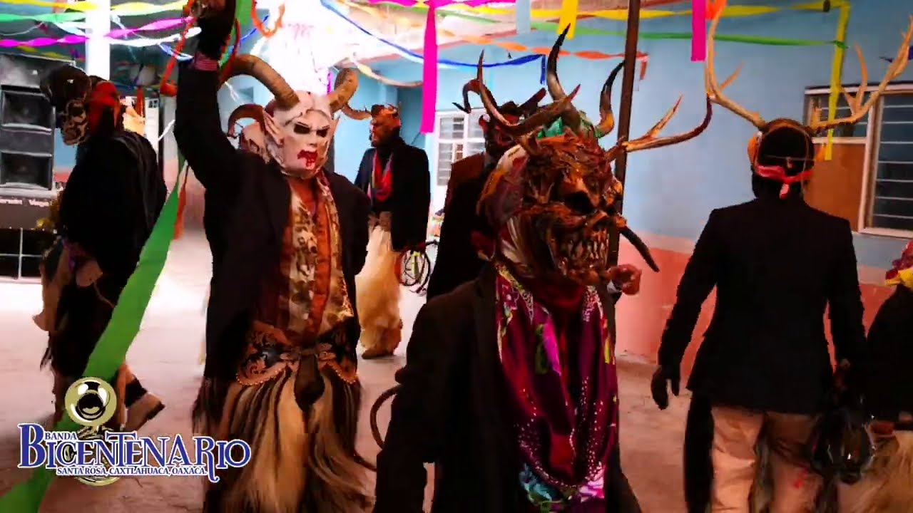 SANTIAGO JUXTLAHUACA, FESTEJANDO CON LA BANDA BICENTENARIO 🎺 🎶 🎷 🥁 🎶