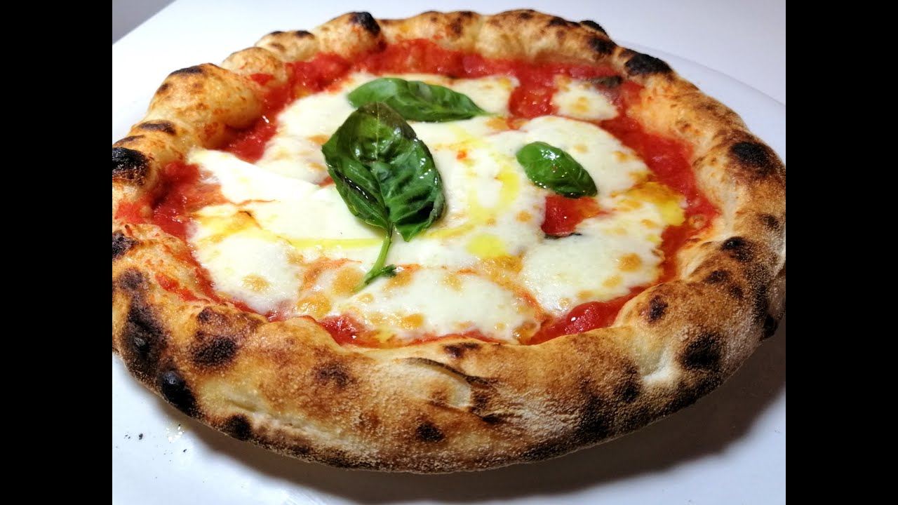 Pizza tonda con cottura combinata padella/grill