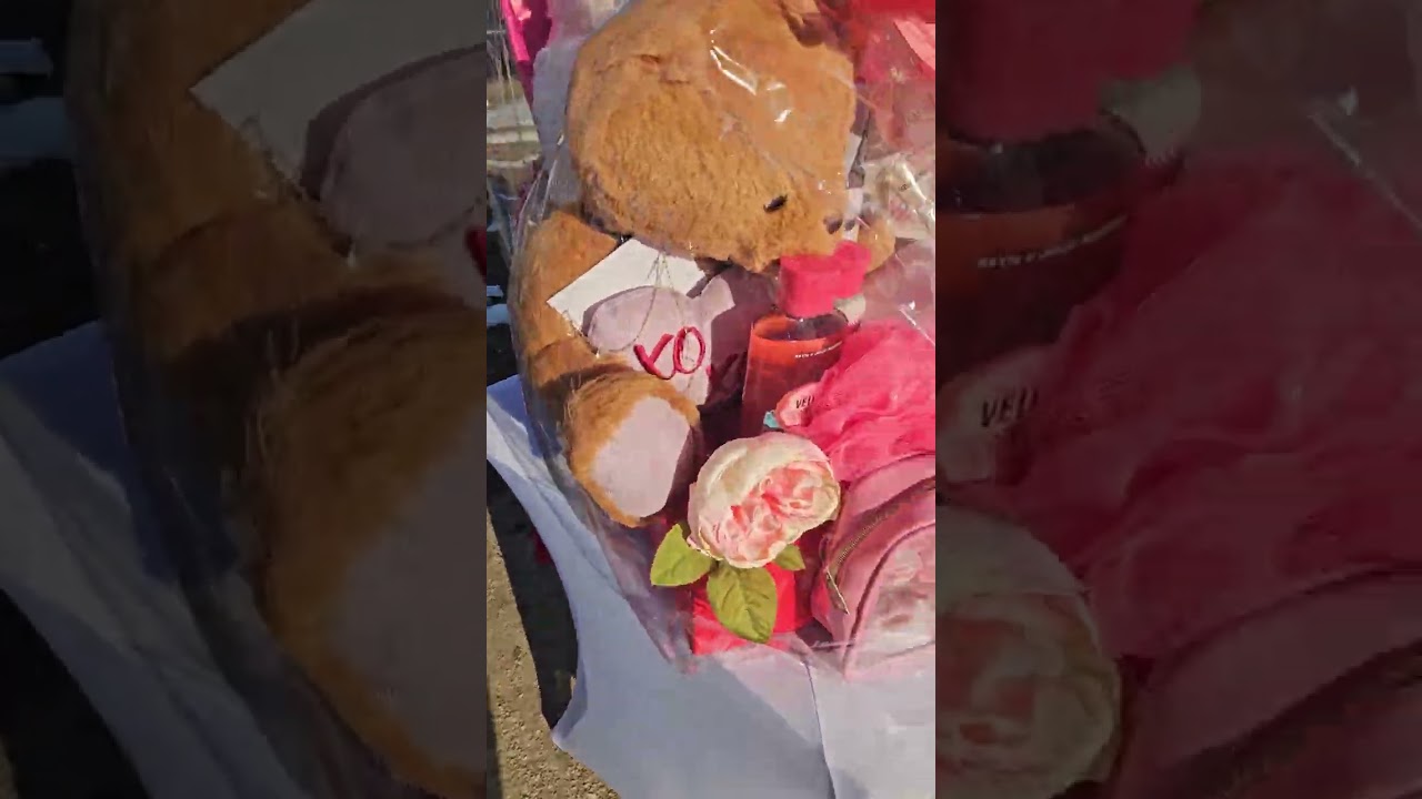Valentine's Day Street selling