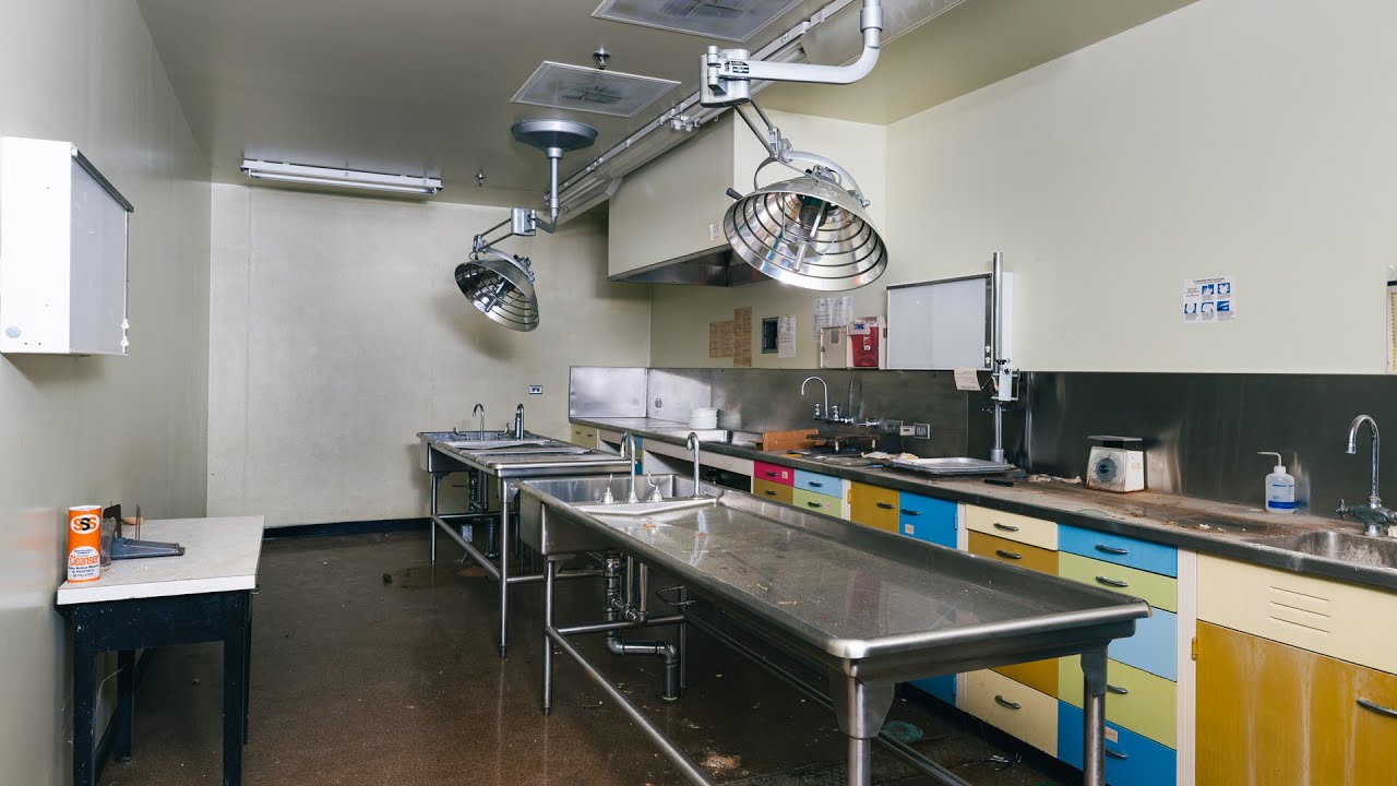 Exploring a MASSIVE Abandoned Hospital That Still Has Power!