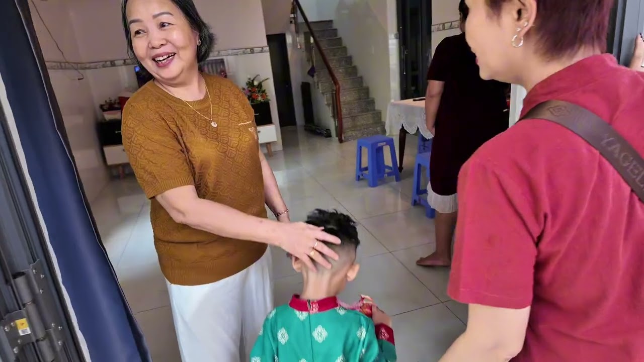 Tết Mùng 1 Con Người Sài Gòn Làm Gì
