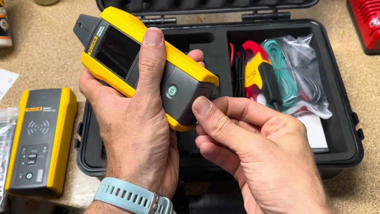 Fluke-2052 unboxing - Fluke Fridays - Episode 108