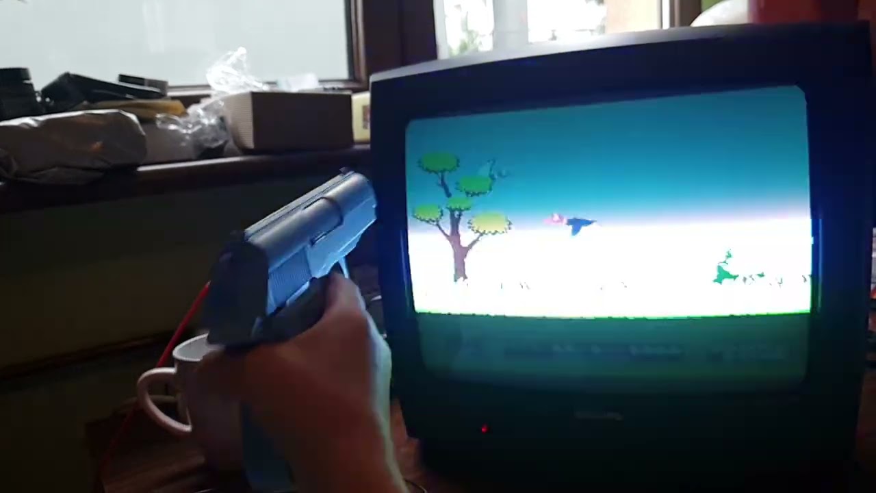 120 FPS Raw Capture of a 30Hz CRT TV Running Duck Hunt – Black Frame with White Flash on Shot