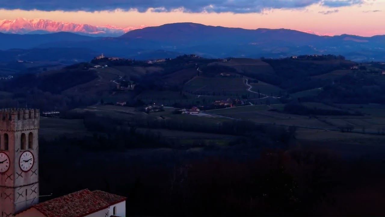 Brazzano di Cormons, Chiesa di San Giorgio al tramonto.