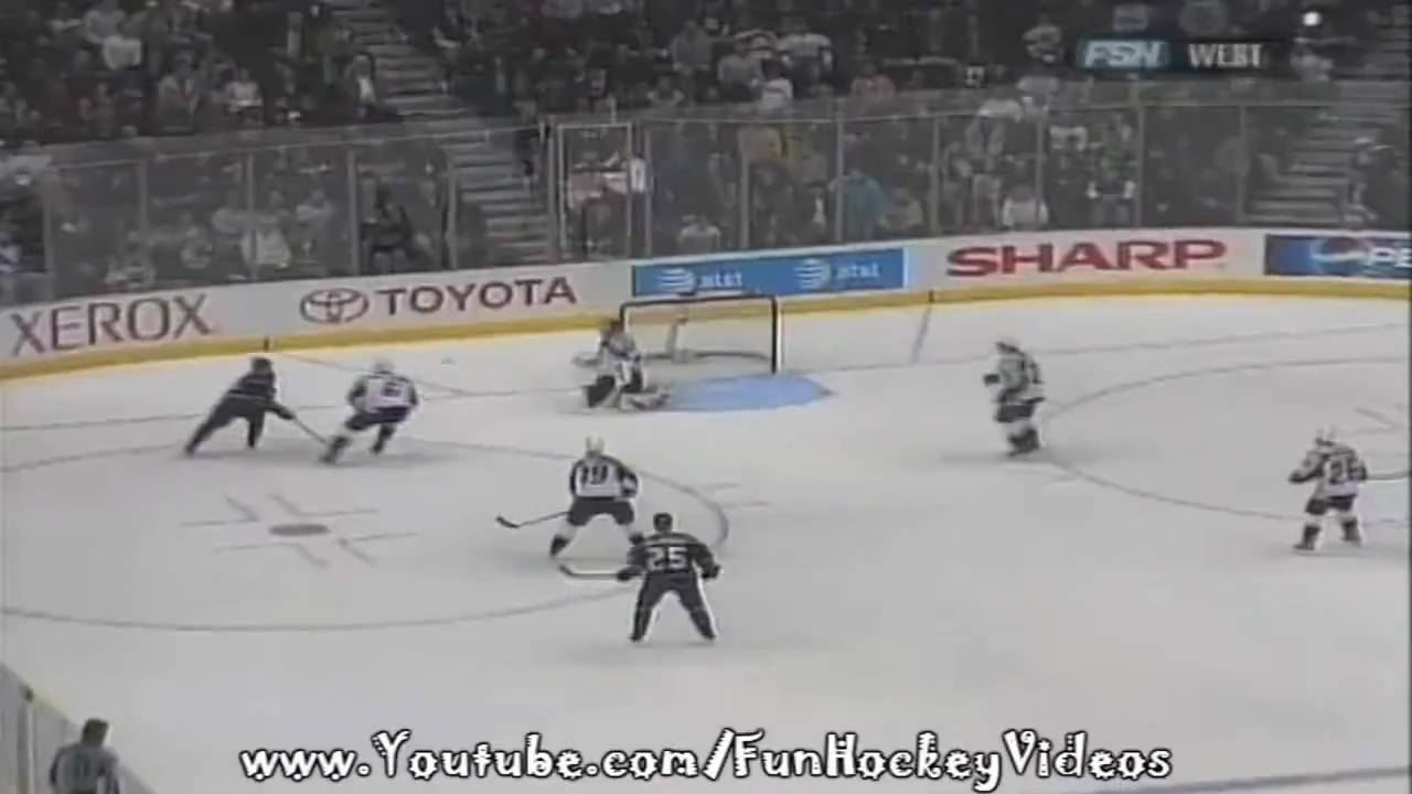 Sean Avery Does Pushups After Goal Against Nashville (HD)