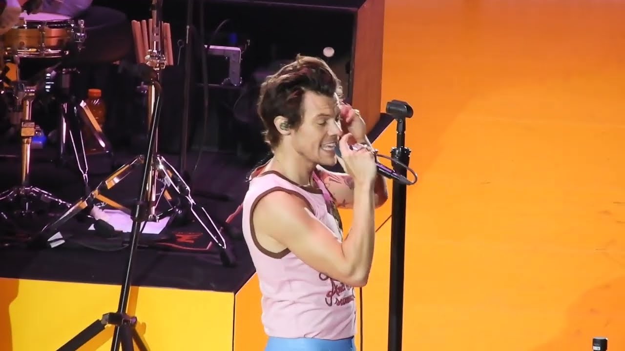 Harry performing Little Freak - Love On Tour LA Night 8 (11/9/22)