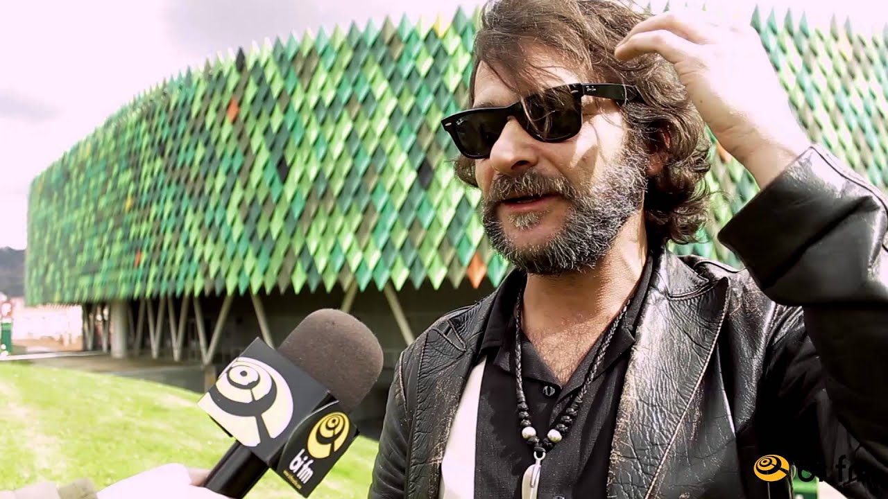 Quique González recorre Bilbao con bi fm (ENTREVISTA; 11 de marzo de 2016)