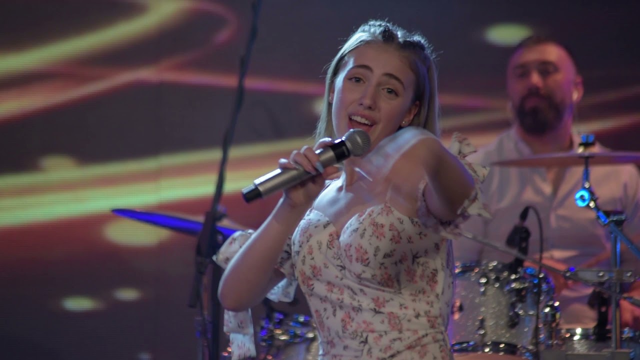 Sofija Purovska i Grupa Molika - Davaj me mila mamo (Art Studio Production Live TV Show)