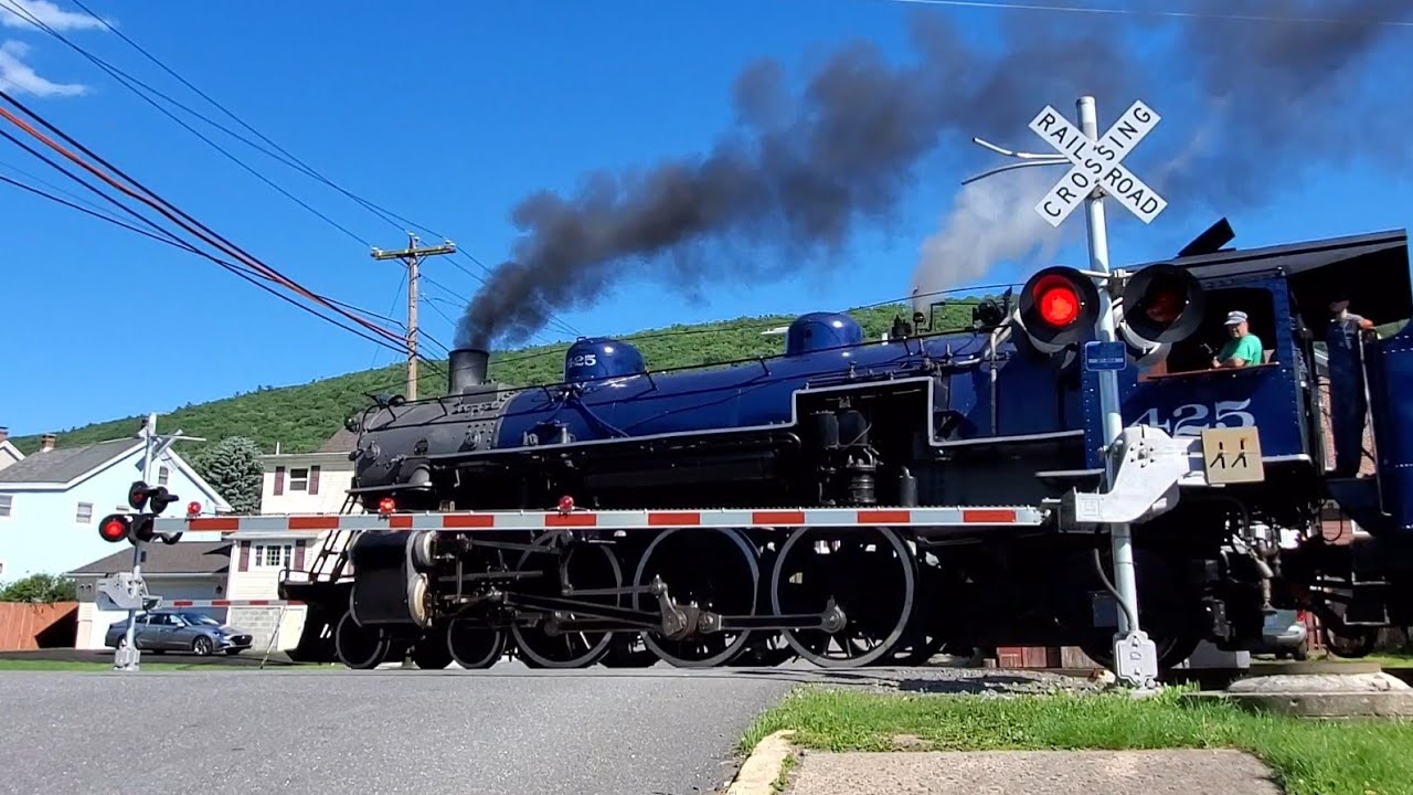 Mermon Avenue Railroad Crossing, Nesquehoning, PA, with RBMN 425!