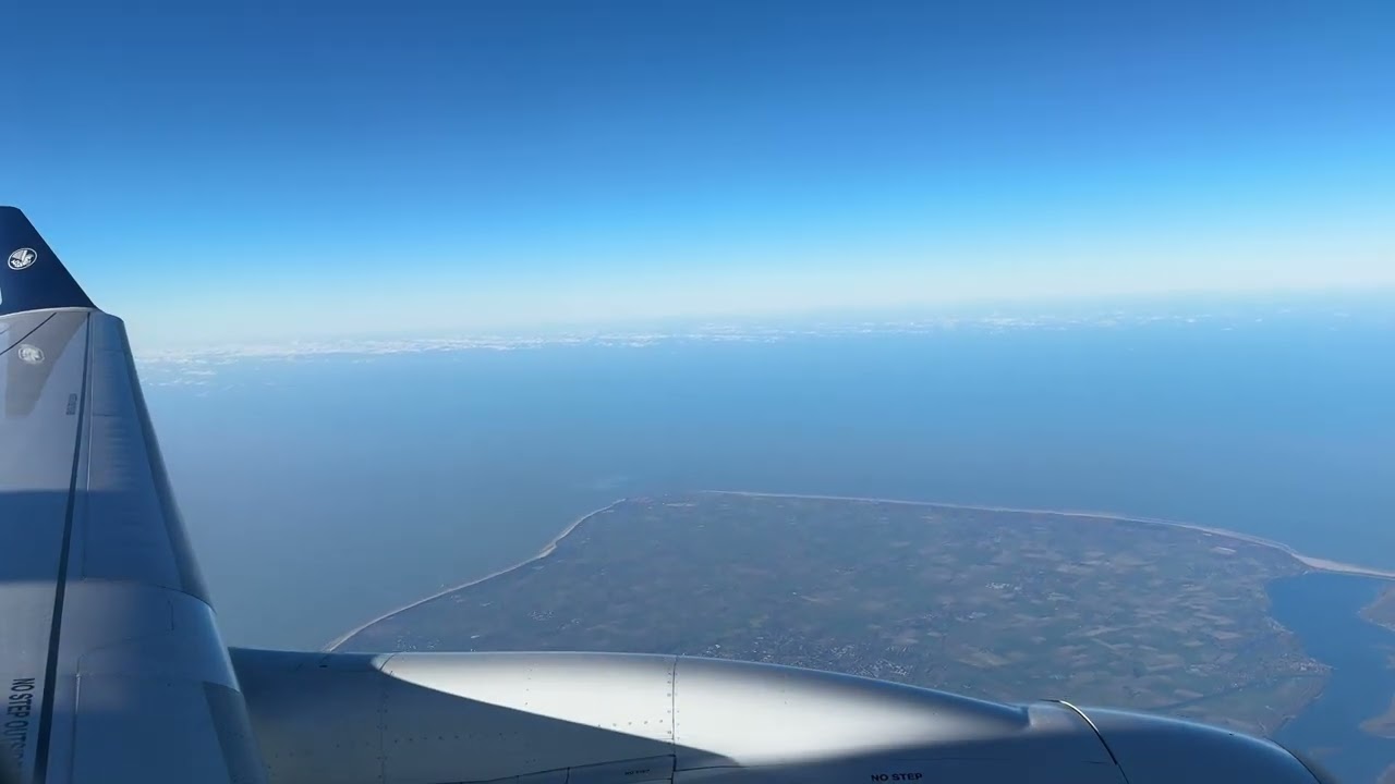 Cruising on an Airbus A220 | Air France | KL2012 | CDG-AMS | F-HPNQ | AF1740 | Window Seat | 4K