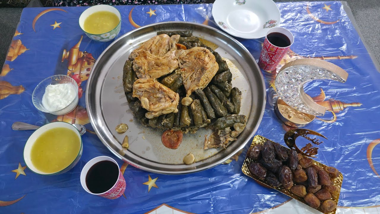 اطيب ورق دوالي بالدجاج🤗 طعمه بشهي😋😘 افطارنا خامس ايام شهر رمضان المبارك🌙تقبل الله منا ومنكم الطاعات🤲