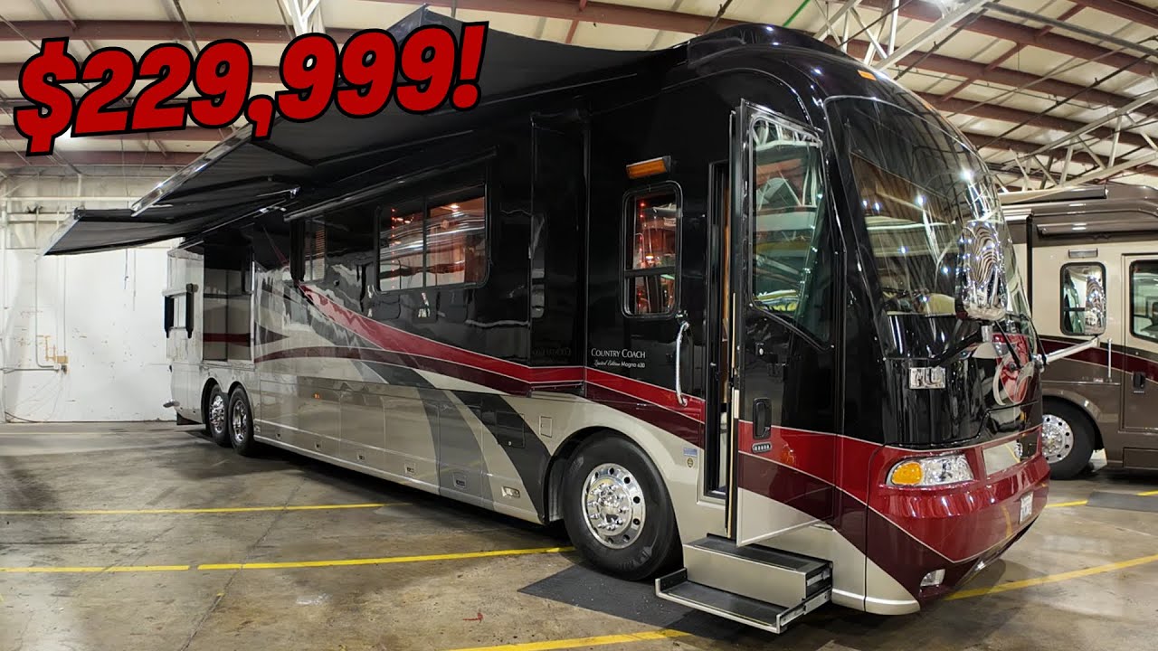 Garage Kept 2008 Country Coach Magna!