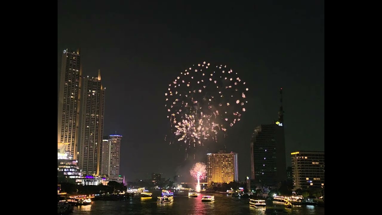 ความสวยงามกลางแม่น้ำเจ้าพระยา 31/01/69 🎆 #fireworks #คูลถ่าย #automobile #พลุ #ดอกไม้ไฟ 