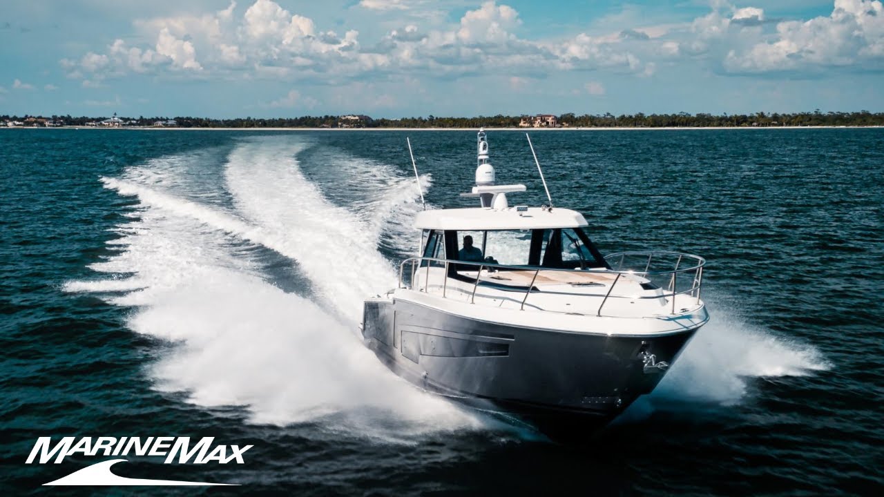 2021 Ocean Alexander 45 Divergence Coupe For Sale at MarineMax Naples Yacht Center