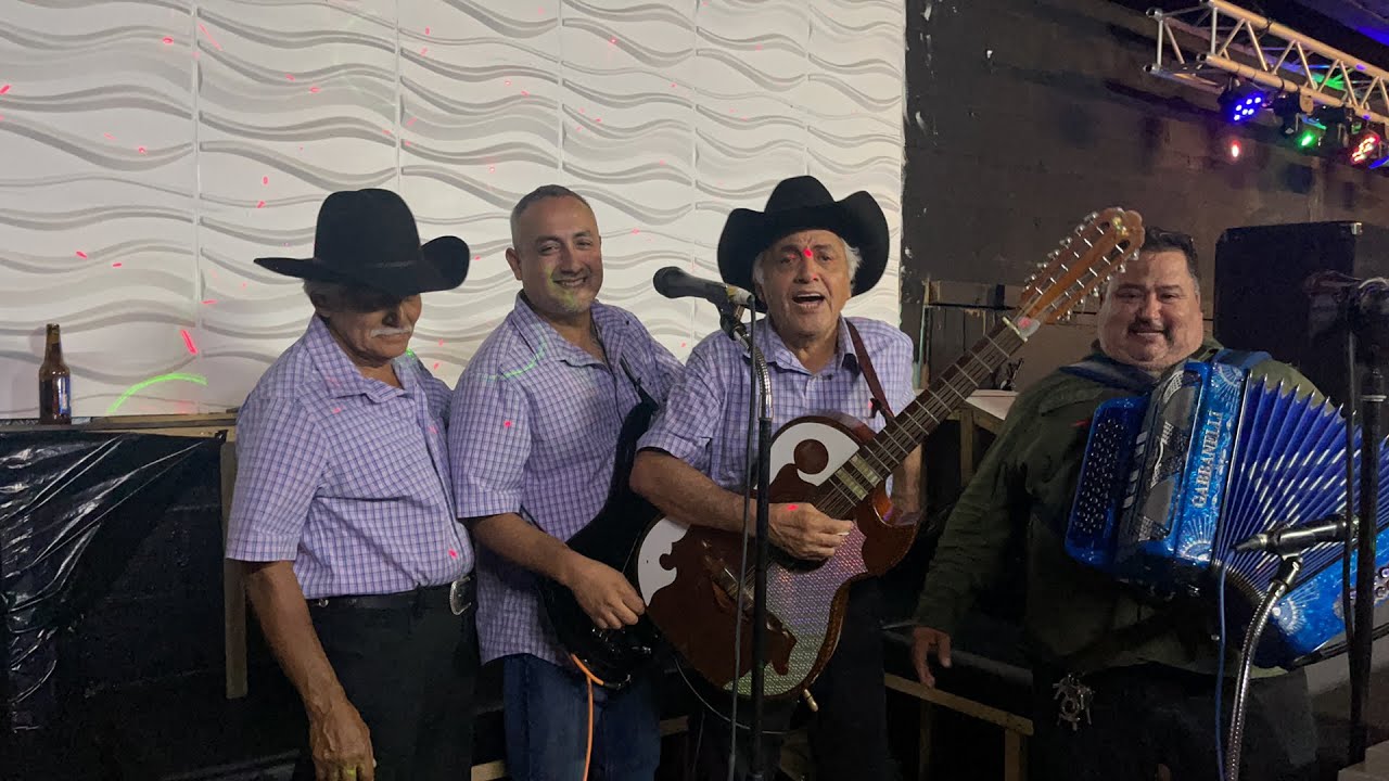 Tiburones del Norte de Chato y Los Villanos de San Luis desde El Mercado Rodr&iacute;guez  Houston