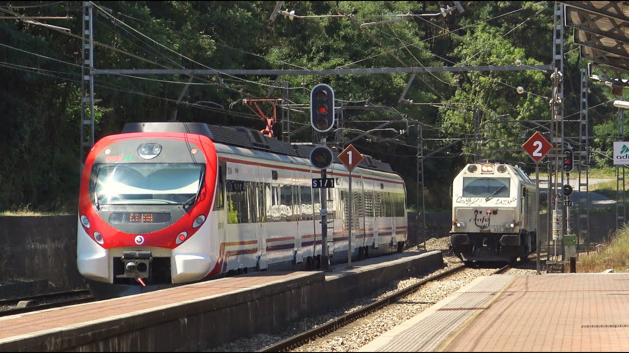 Trenes variados en Asturias: Avilés, Ablaña, Lugones y Villabona. Renfe Mercancias, Alvia, Cercanias