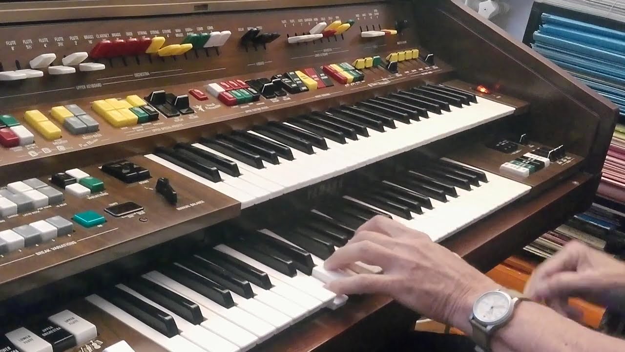 ORGUE YAMAHA D65/ELVIS PRESLEY - Crying in the chapel