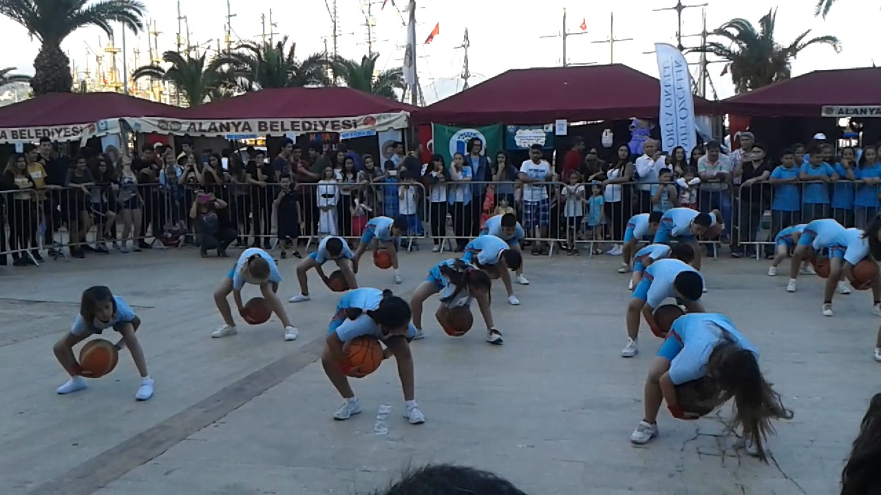 Basketbol gösterisi yaptım