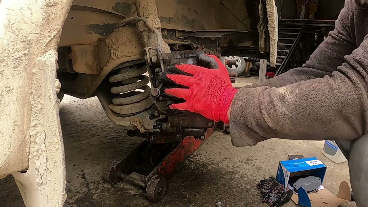Ford Transit 15 fren balata değişimi. / Frene Basınca Ses Geliyorsa buna Çok Dikkat Edin
