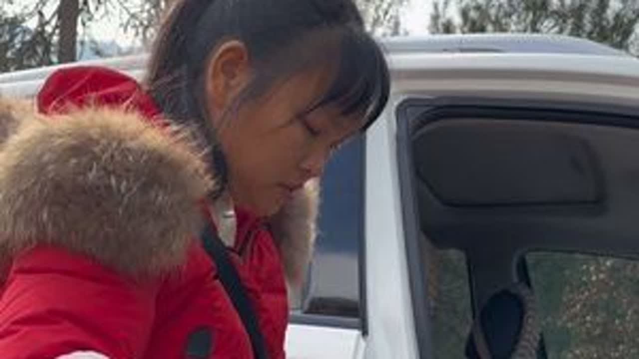 几天没回老家我家旺财好高兴呢，看我回来了，就在路上来接我了，还是没白养#分享日常生活