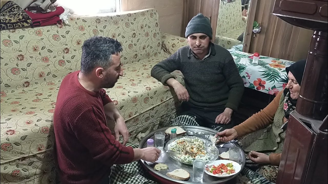 ÖĞLEN YEMEĞİ  VE SALİH YİNE PAZARDAN. BOŞ GELMEMİŞ GÜNLÜK  VLOG