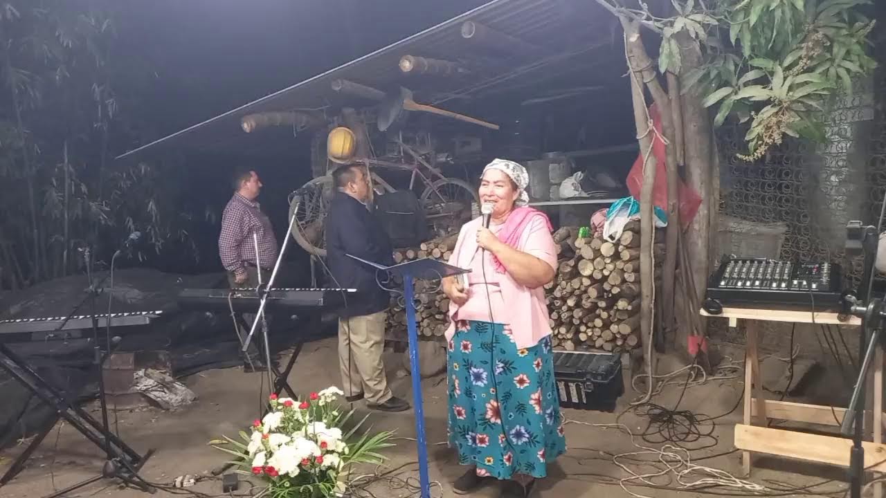 VIGILIA DE ACCION DE GRACIAS EN EL HOGAR DE LA FAMILIA SALINAS  MISIÓN CRISTIANA LA CASA DE YESHUA