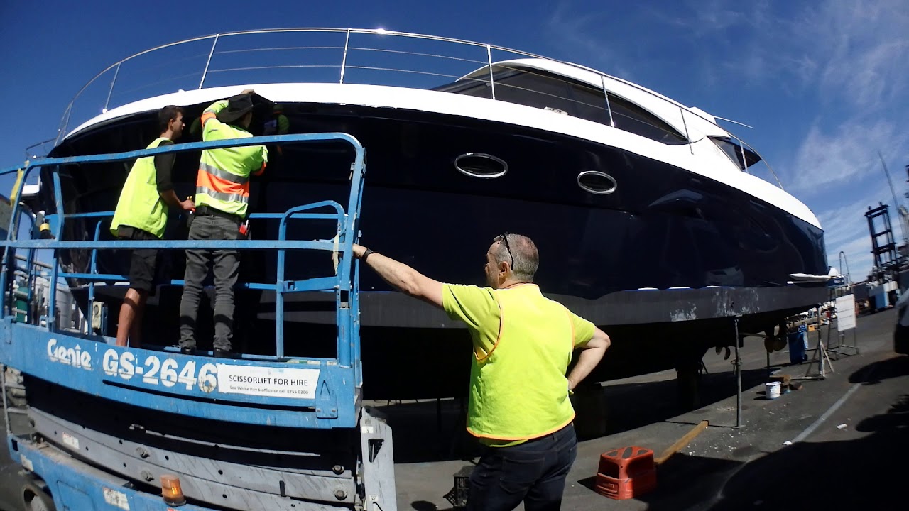 Wrap of Riviera 47 hull in 3M 1080 G127 Gloss Boat Blue