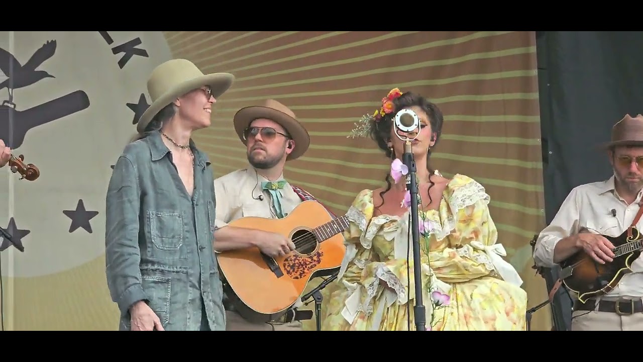 Sierra Ferrell with Gillian Welch - Handsome Molly (Doc Watson cover) 