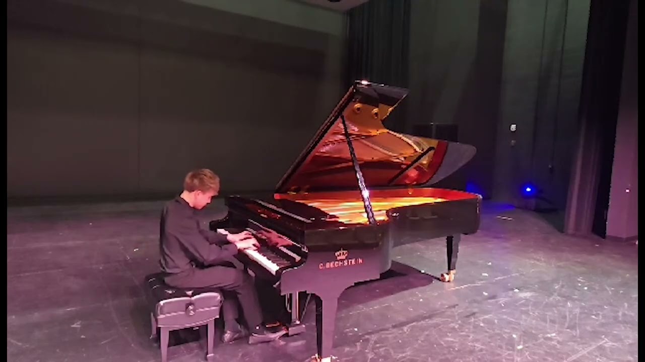 Gavin Hall, 16  playing L. - V . Beethoven,  3rd movement  of Sonata op. 27  #2 